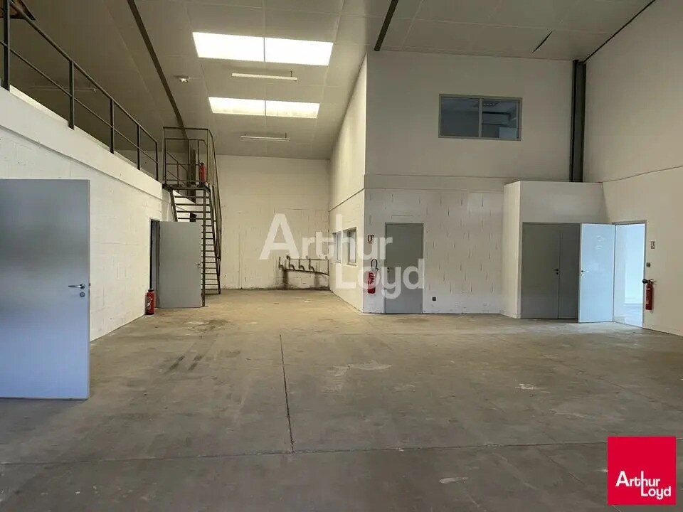 Flex in SAINT-BARTHELEMY-D'ANJOU for lease Interior Photo- Image 1 of 5