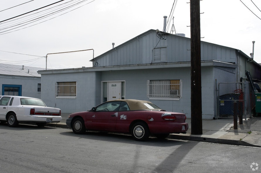 860-866 Kaynyne Street portfolio of 2 properties for sale on LoopNet.com - Primary Photo - Image 2 of 2