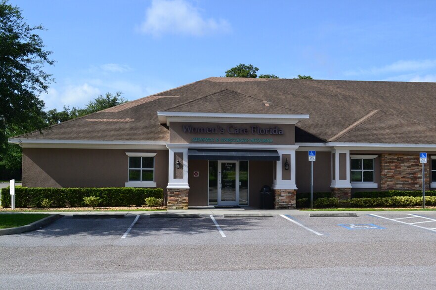 16301 Fishhawk Blvd, Lithia, FL for lease - Building Photo - Image 1 of 13