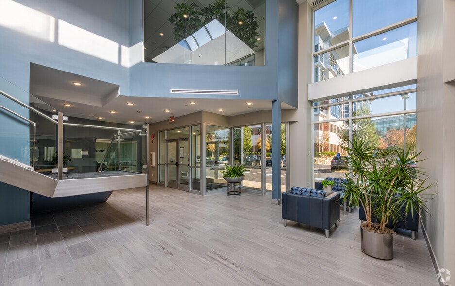 80 Blanchard Rd, Burlington, MA for lease - Lobby - Image 2 of 19