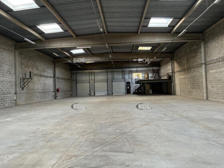 Industrial in L'HAY-LES-ROSES for lease - Building Photo - Image 3 of 6