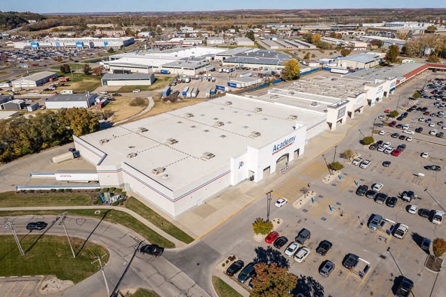 401 E Poyntz Ave, Manhattan, KS for sale - Building Photo - Image 2 of 19