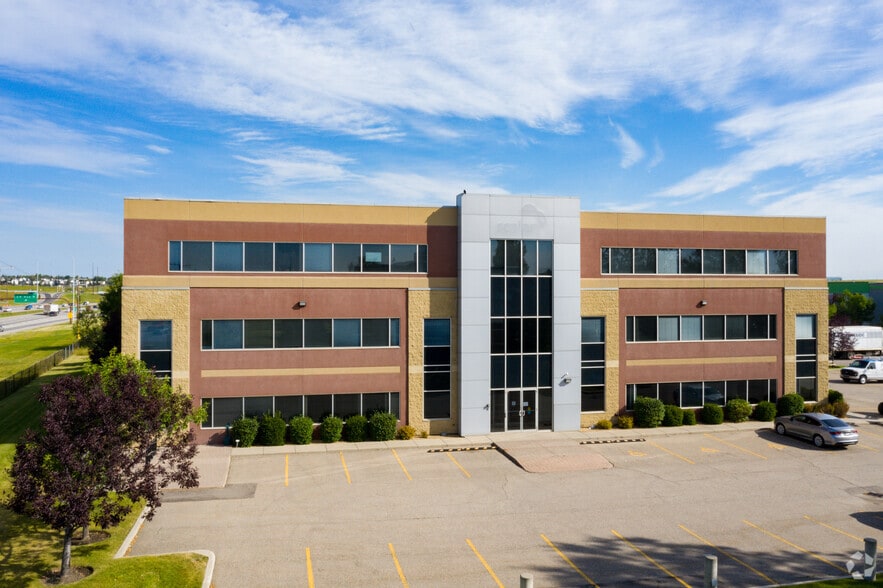 5735 7th St NE, Calgary, AB for lease - Building Photo - Image 1 of 3