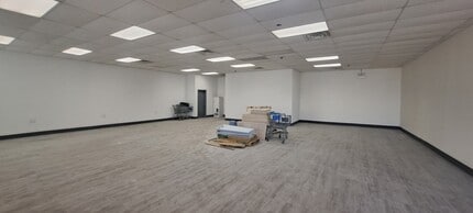 4435 W Grand Ave, Chicago, IL for lease Interior Photo- Image 1 of 2