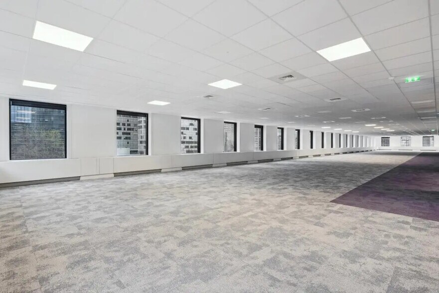 Office in Courbevoie for lease - Interior Photo - Image 3 of 12