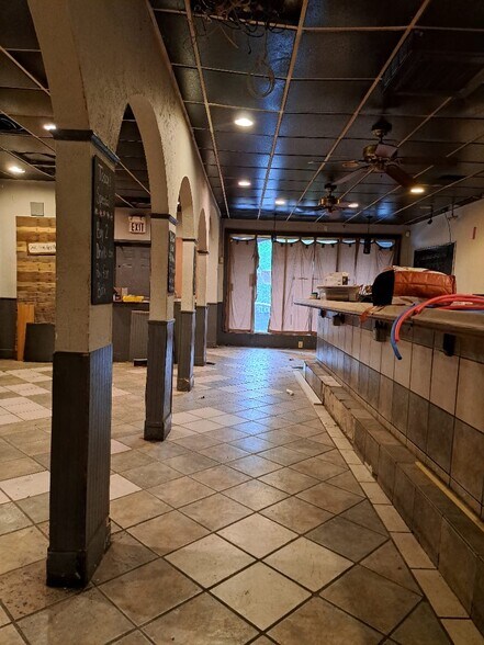 42 Market St, Bangor, PA for lease - Interior Photo - Image 2 of 18