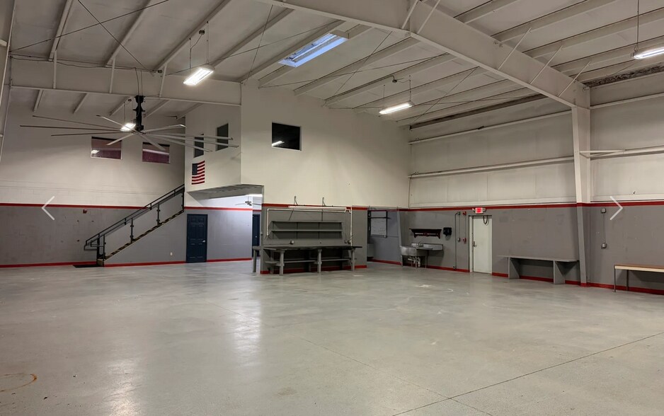 515 Distribution Dr, Melbourne, FL for lease - Building Photo - Image 2 of 6