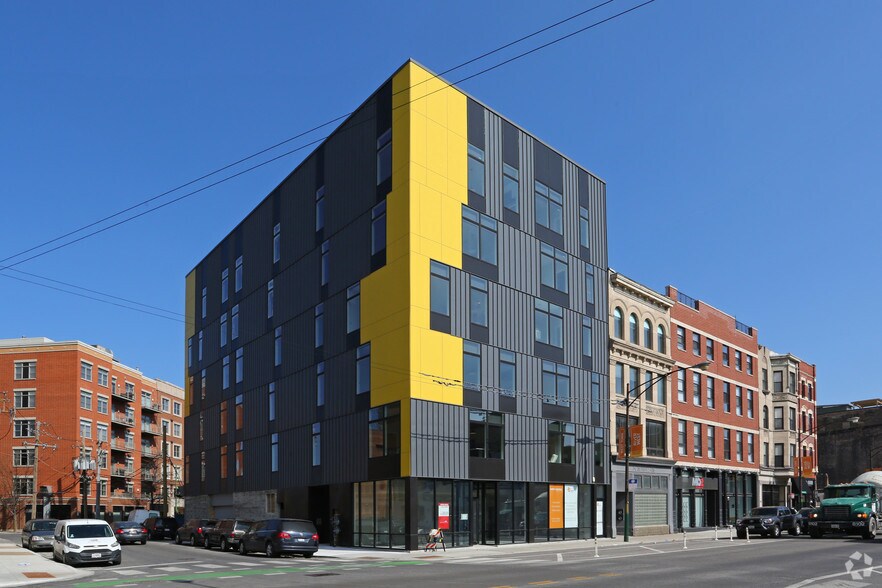 713 N Milwaukee Ave, Chicago, IL for sale - Primary Photo - Image 1 of 1