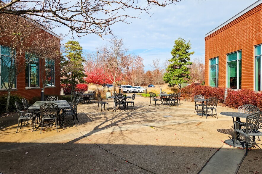 50 Pennwood Pl, Warrendale, PA for lease - Building Photo - Image 2 of 15