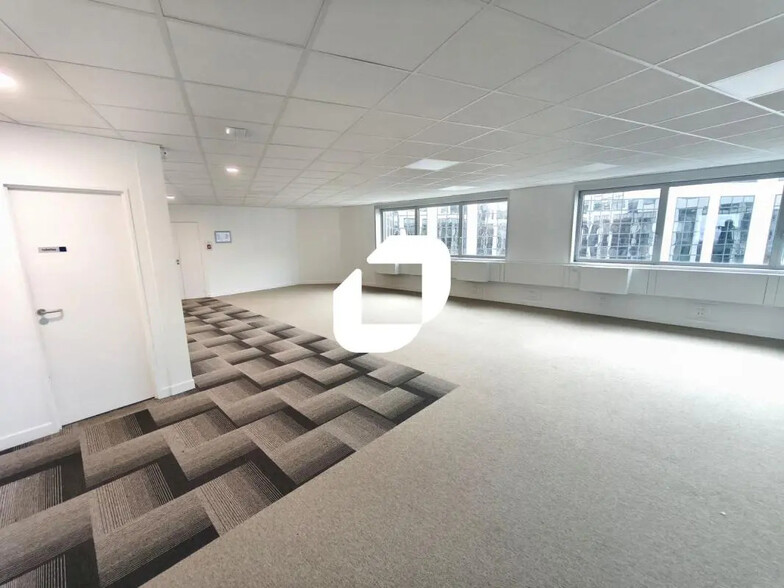 Office in Noisy-le-Grand for lease - Interior Photo - Image 2 of 4