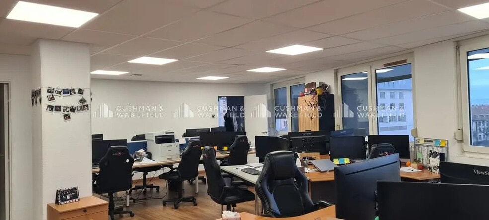 Office in Schiltigheim for lease - Interior Photo - Image 2 of 11
