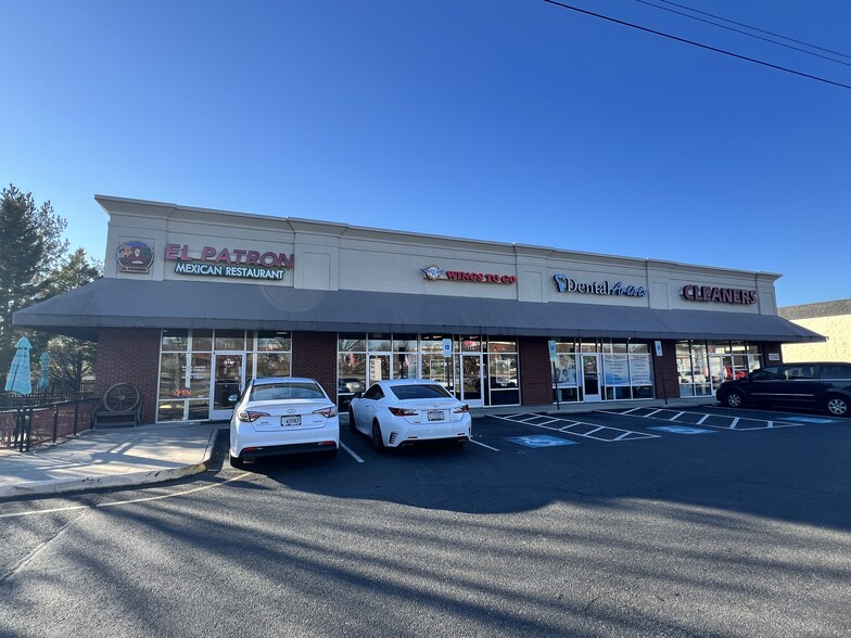 10040 Jefferson Davis Hwy, Fredericksburg, VA for lease - Building Photo - Image 1 of 2