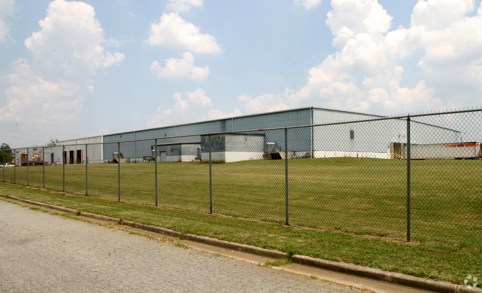 2727 Tucker St, Burlington, NC for lease - Building Photo - Image 3 of 10