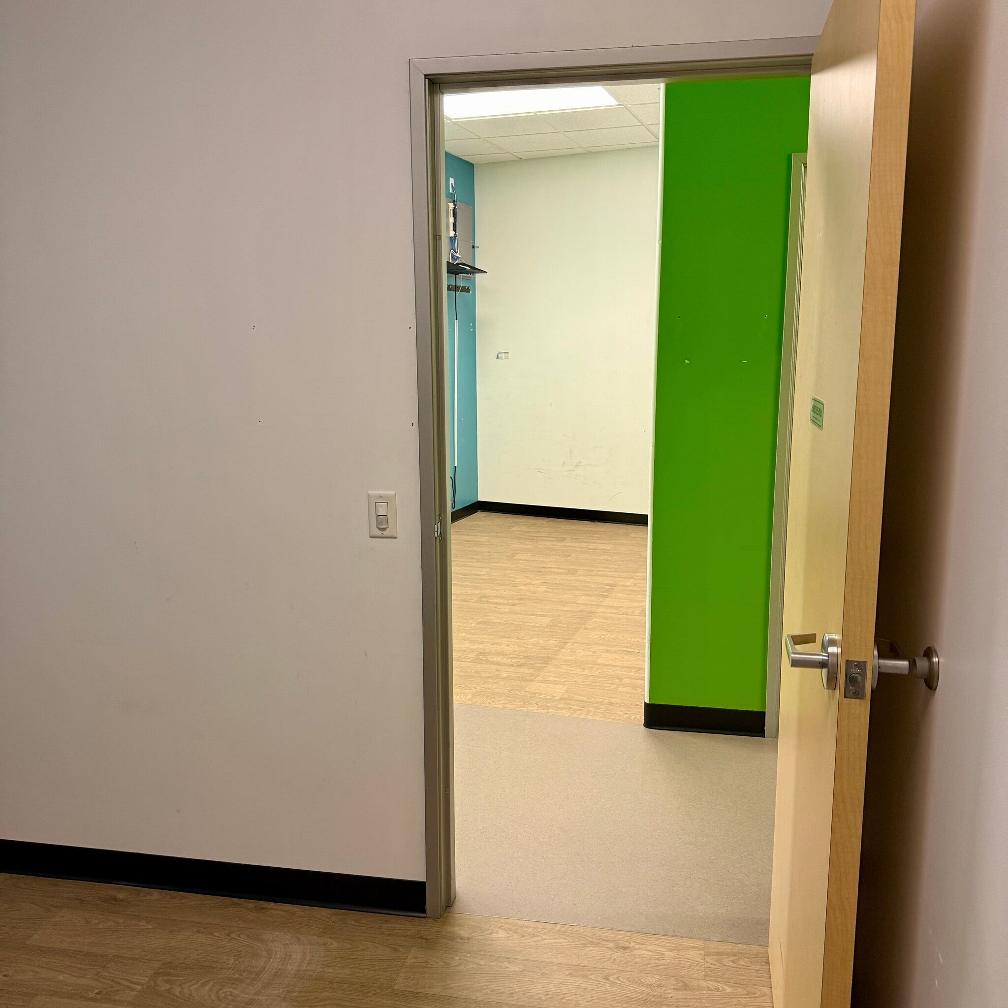 16008 Kamana Rd, Apple Valley, CA for lease Interior Photo- Image 1 of 31