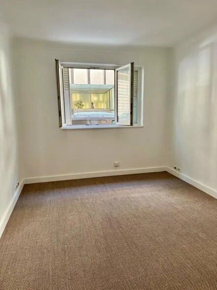 5 Rue De Penthièvre, Paris for lease - Interior Photo - Image 3 of 5