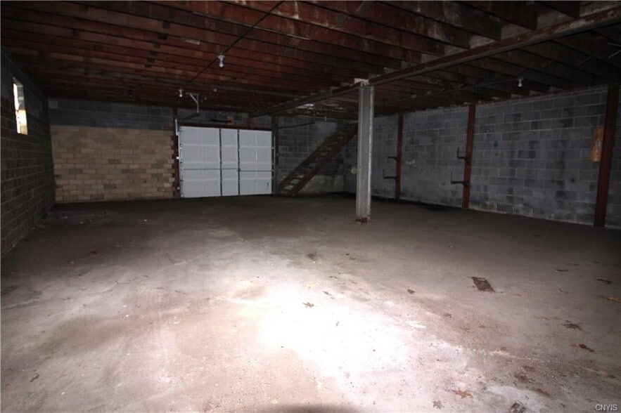 41 Howard Ave, Binghamton, NY for lease - Interior Photo - Image 3 of 26