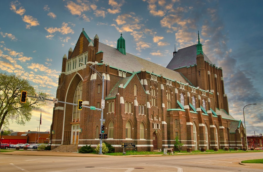 400 NE Perry Ave, Peoria, IL for sale - Building Photo - Image 1 of 14