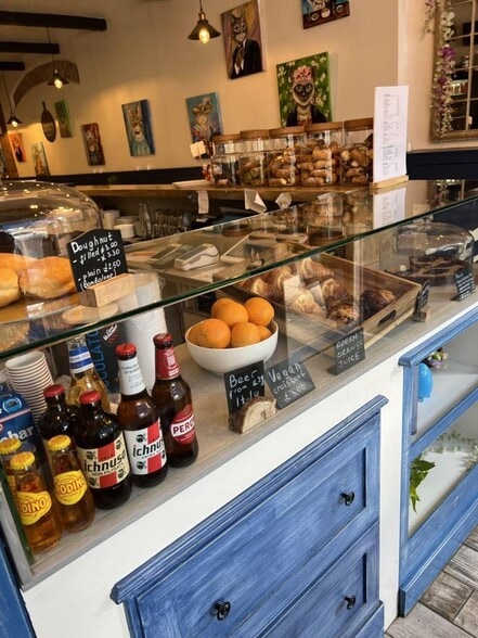 25A Walm Ln, London for lease - Building Photo - Image 3 of 17