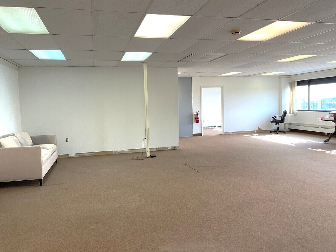 6001 Cochran Rd, Solon, OH for lease Interior Photo- Image 1 of 4