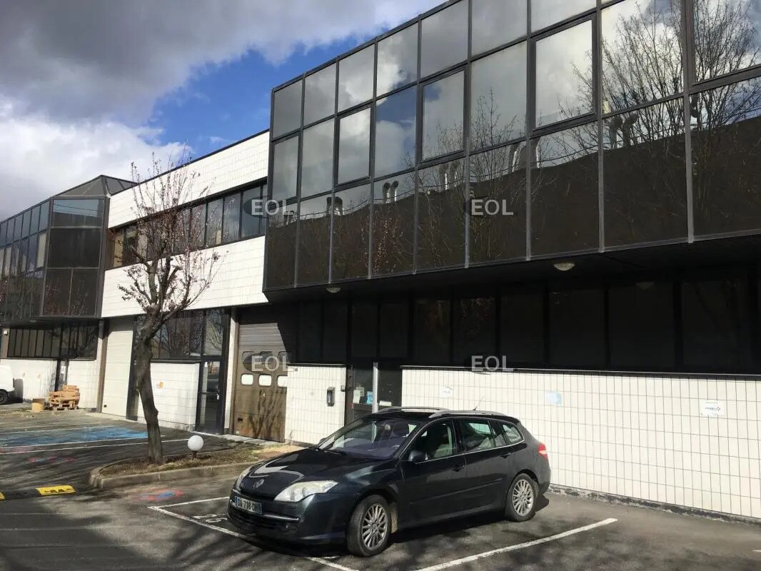 Flex in Nanterre for lease Building Photo- Image 1 of 15