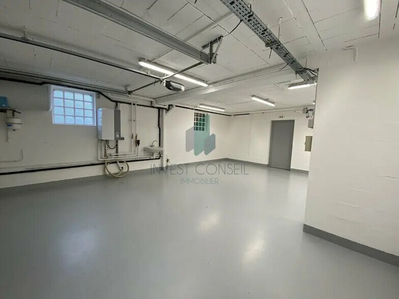 Flex in Sartrouville for lease - Building Photo - Image 1 of 7