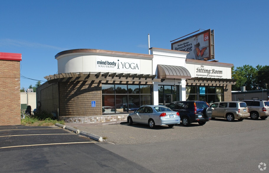 17516 Minnetonka Blvd, Minnetonka, MN for lease - Building Photo - Image 3 of 3