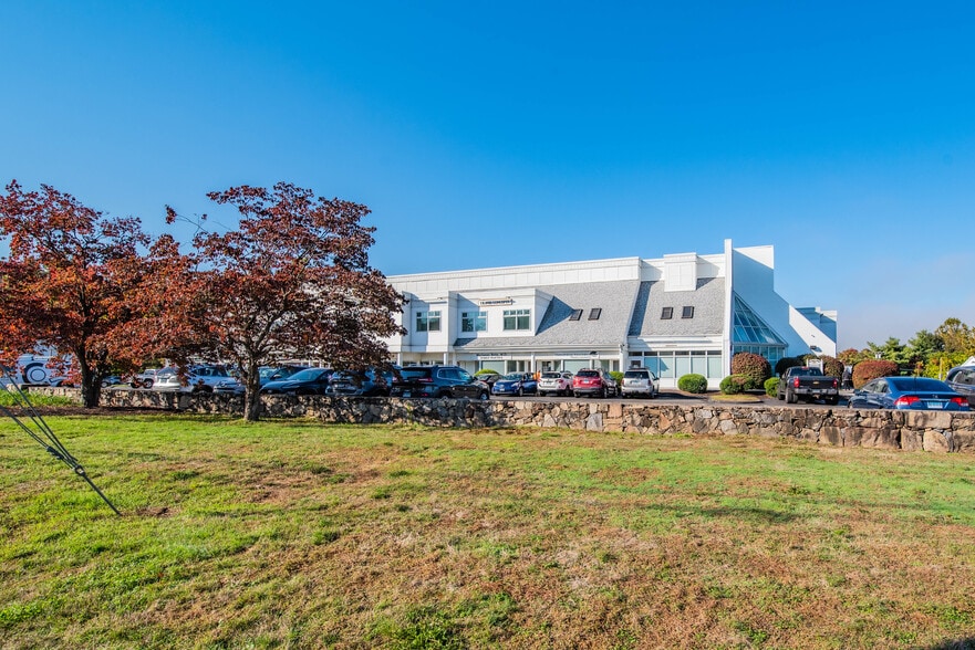 77 Main St N, Southbury, CT for sale - Building Photo - Image 2 of 18