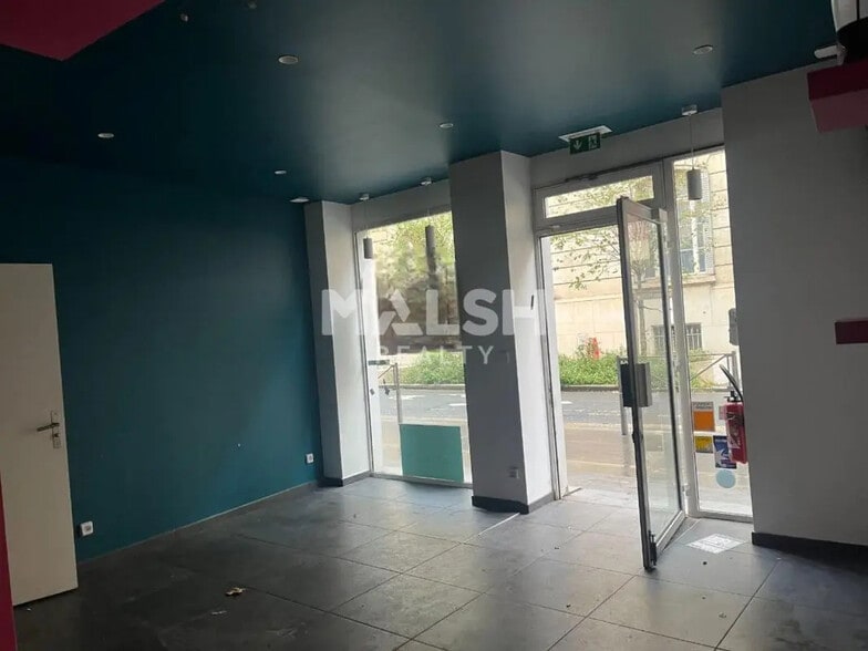 Retail in Lyon for lease - Building Photo - Image 3 of 4