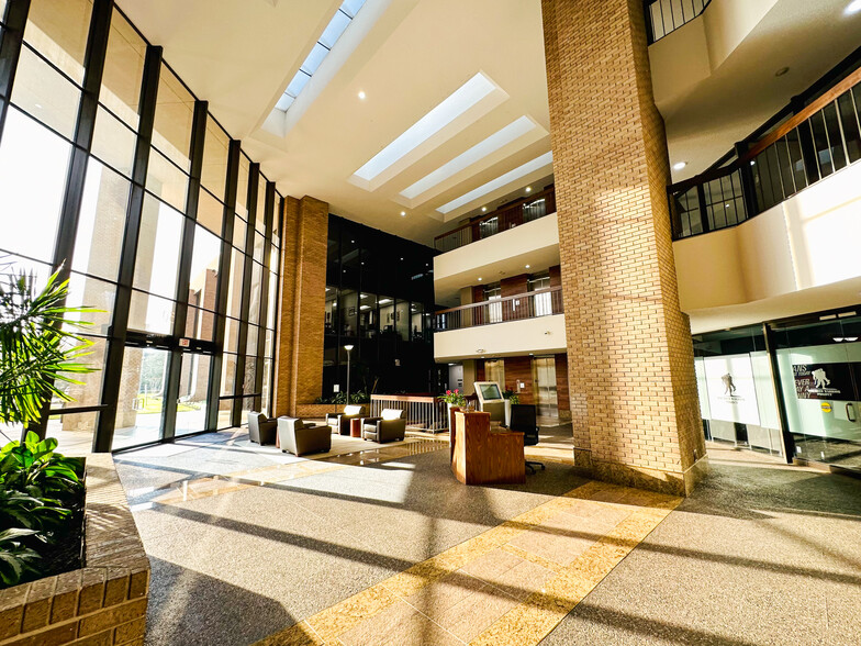 4550 Post Oak Place Dr, Houston, TX for lease - Lobby - Image 2 of 6