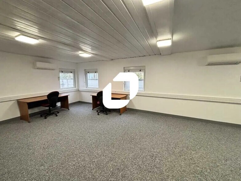 Office in Bordeaux for lease - Interior Photo - Image 2 of 9