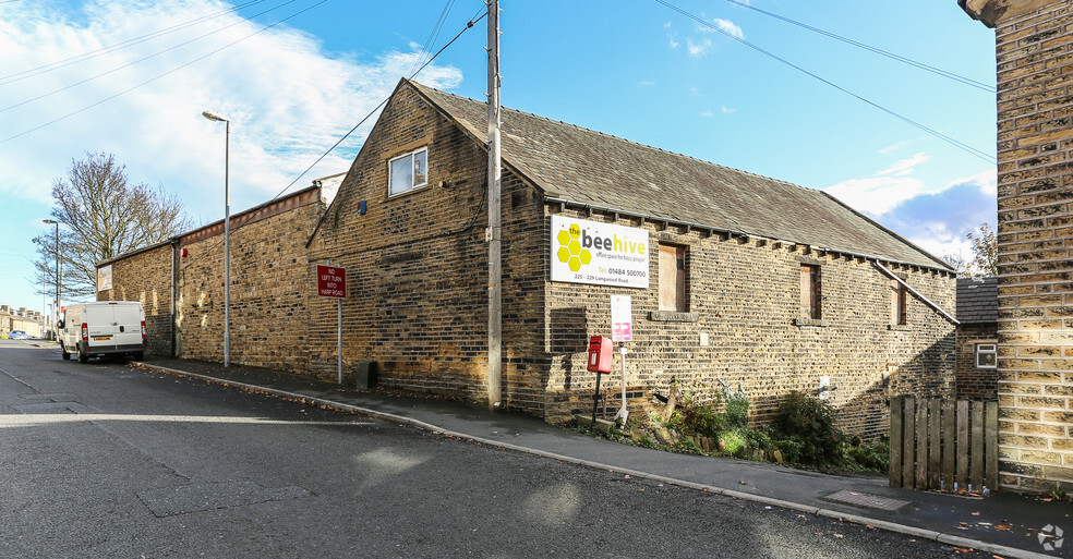 225-229 Longwood Rd, Huddersfield for lease - Building Photo - Image 2 of 3