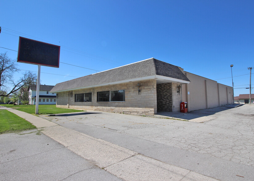 349 W Main St, Butler, IN for sale - Building Photo - Image 1 of 1