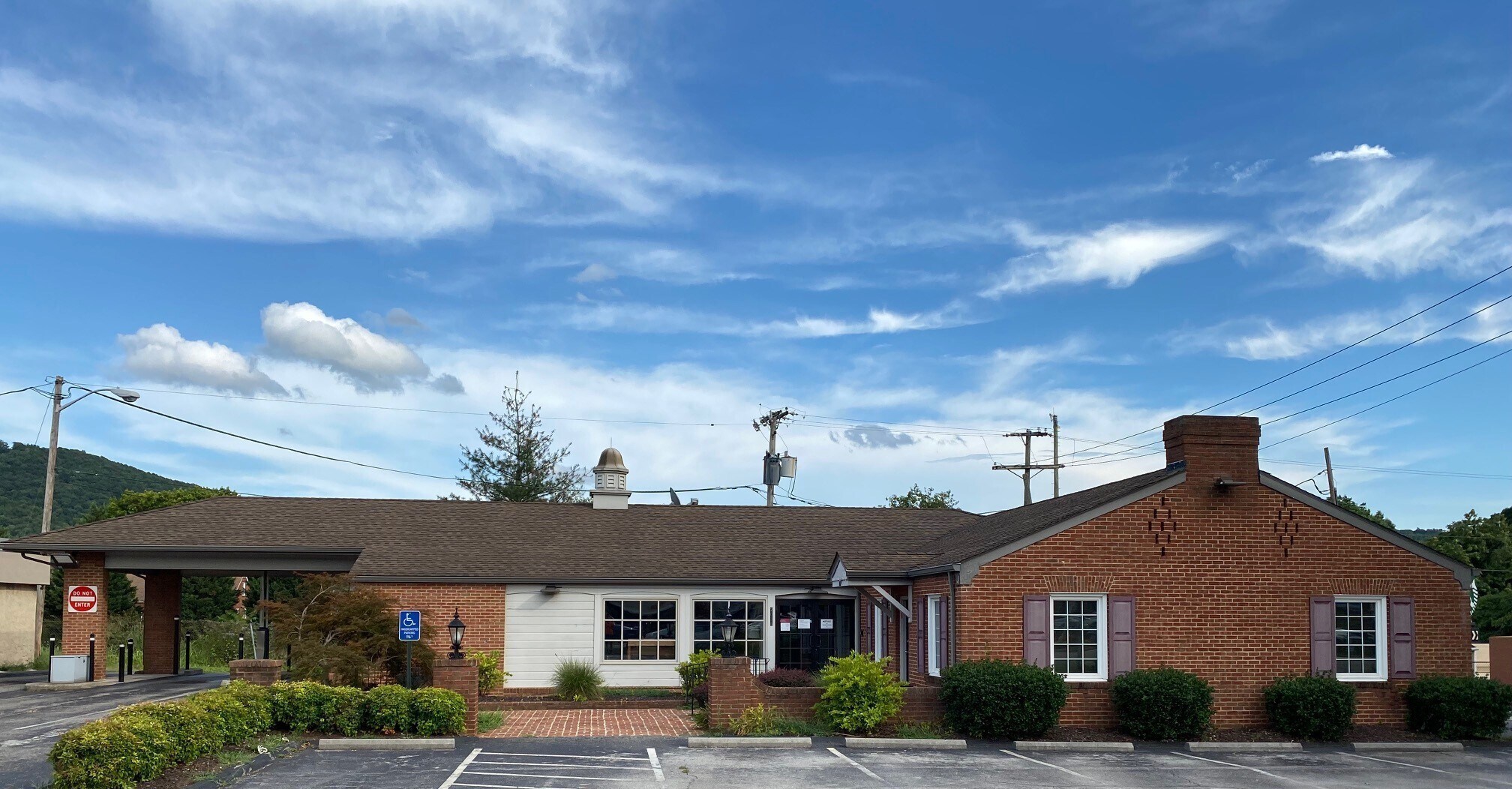 2036 Colonial Ave SW, Roanoke, VA for sale Primary Photo- Image 1 of 1