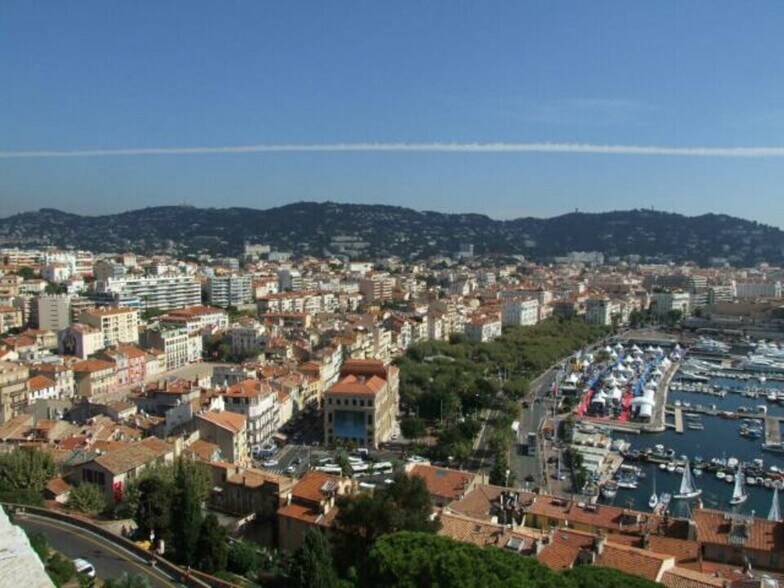 Retail in Cannes for sale - Aerial - Image 2 of 3
