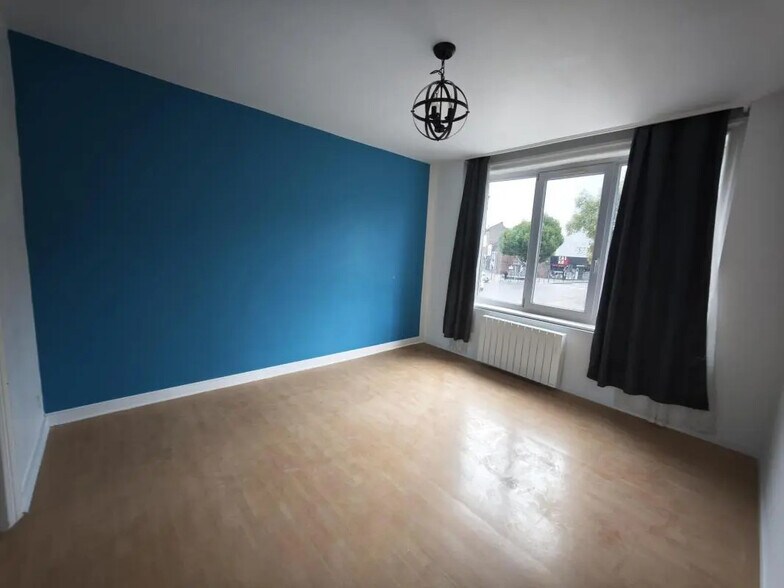 Retail in Lille for sale - Interior Photo - Image 2 of 3