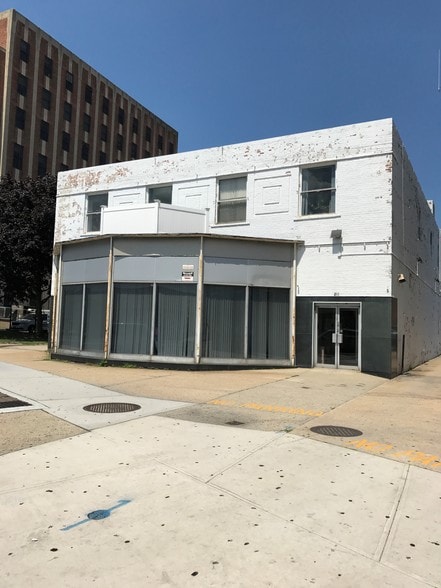 211 Fulton Ave, Hempstead, NY for sale - Primary Photo - Image 1 of 1