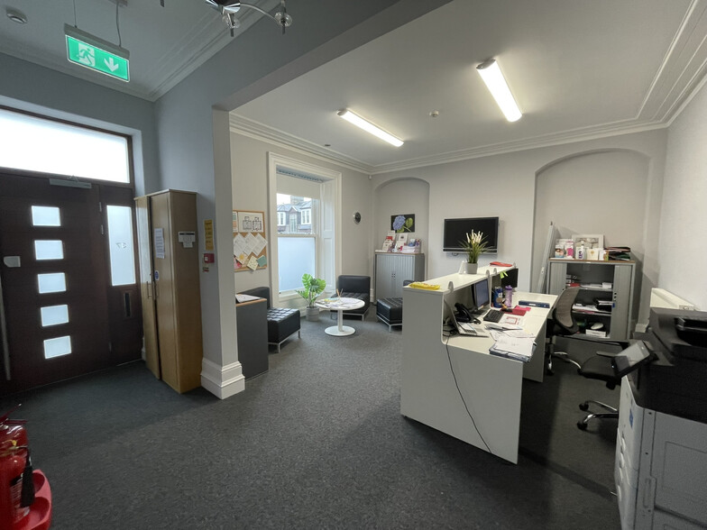 37 Albert St, Aberdeen for lease - Interior Photo - Image 2 of 7