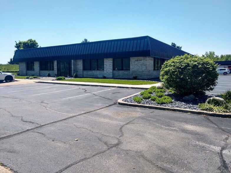 2804 Boilermaker Ct, Valparaiso, IN for sale - Building Photo - Image 3 of 51