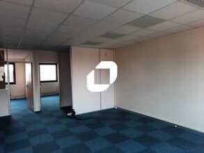 Office in Villebon-sur-Yvette for lease Interior Photo- Image 1 of 1