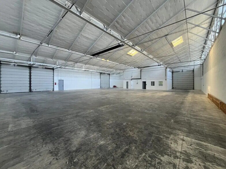 Industrial in Massy for lease - Interior Photo - Image 2 of 8