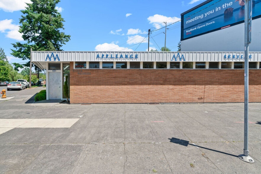 6601 SE Foster Rd, Portland, OR for sale - Building Photo - Image 2 of 22