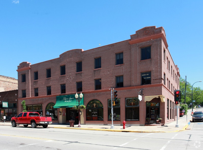 502 2nd St, Hudson, WI for sale - Primary Photo - Image 1 of 1