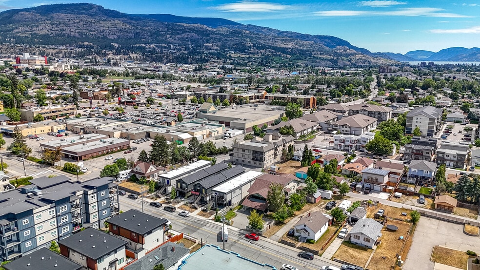 116 Calgary Av, Penticton, BC for sale - Building Photo - Image 3 of 24