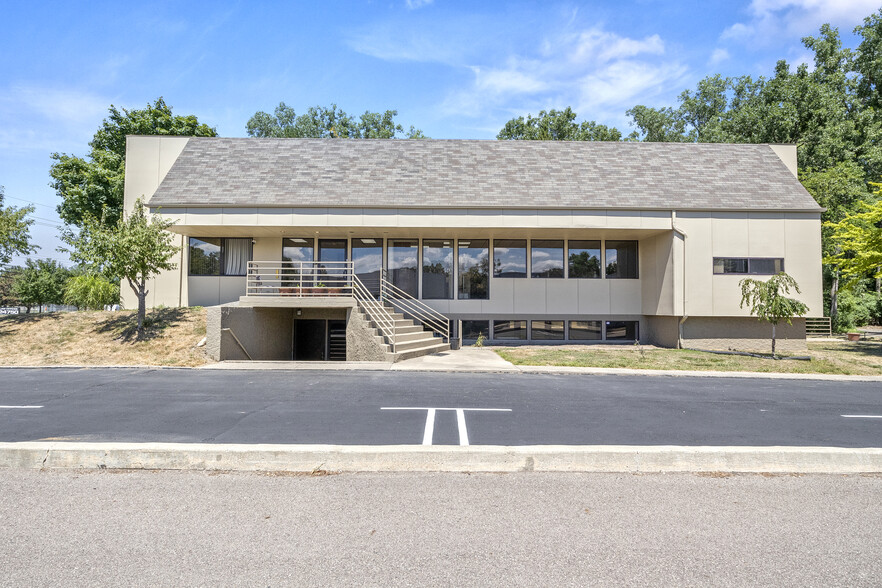 24724 Lahser Rd, Southfield, MI for lease - Building Photo - Image 1 of 103