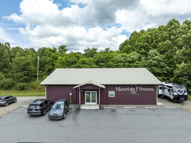 101 Old South Church St, Mountain City, TN for sale - Primary Photo - Image 1 of 32