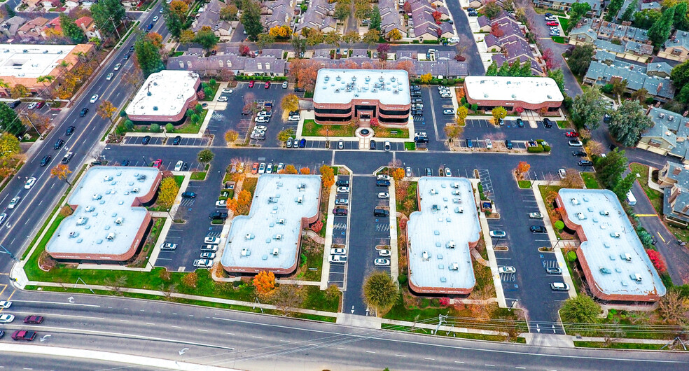 7461 N 1st St, Fresno, CA for lease - Building Photo - Image 1 of 2