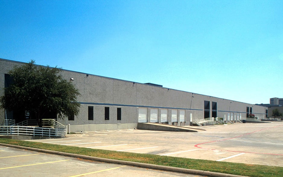 8724-8732 N Royal Ln, Irving, TX for lease - Building Photo - Image 2 of 11