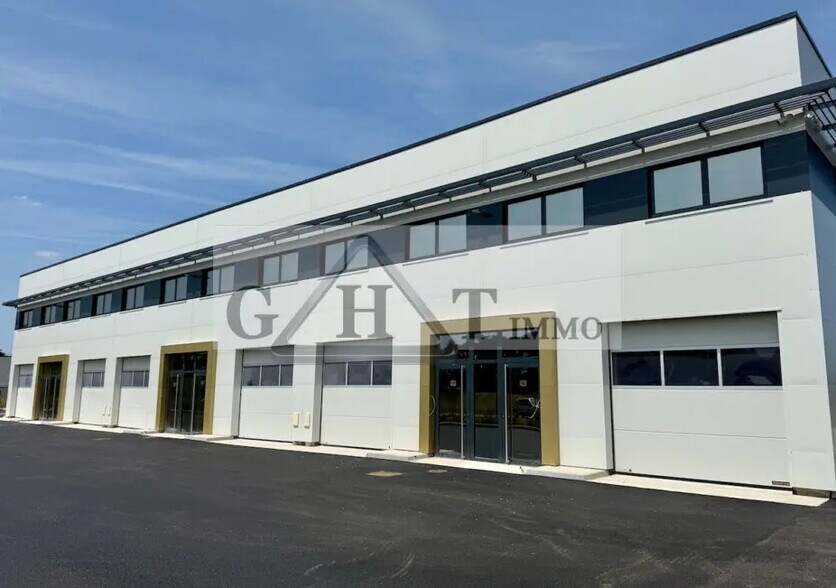 Industrial in Saint-Pierre-du-Perray for lease - Building Photo - Image 3 of 4