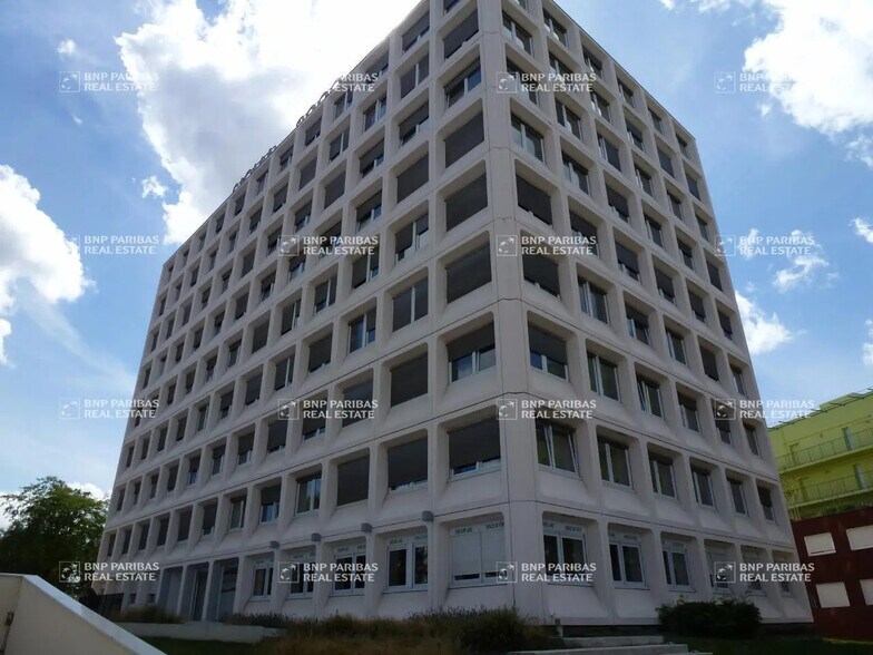 Office in Nantes for lease - Building Photo - Image 2 of 11