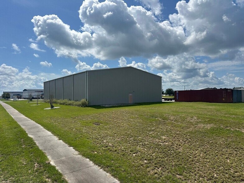 1721 Leesburg Commons Ct, Leesburg, FL for sale - Building Photo - Image 3 of 7